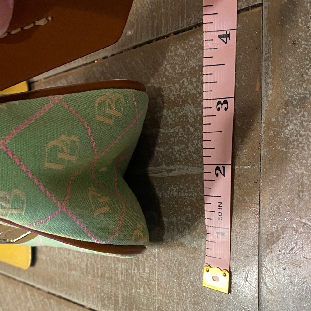 Dooney & Bourke Green and Tan Shoulder Bag (OBO). - Picture 8 of 9